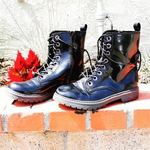 Boots" Rock my world "